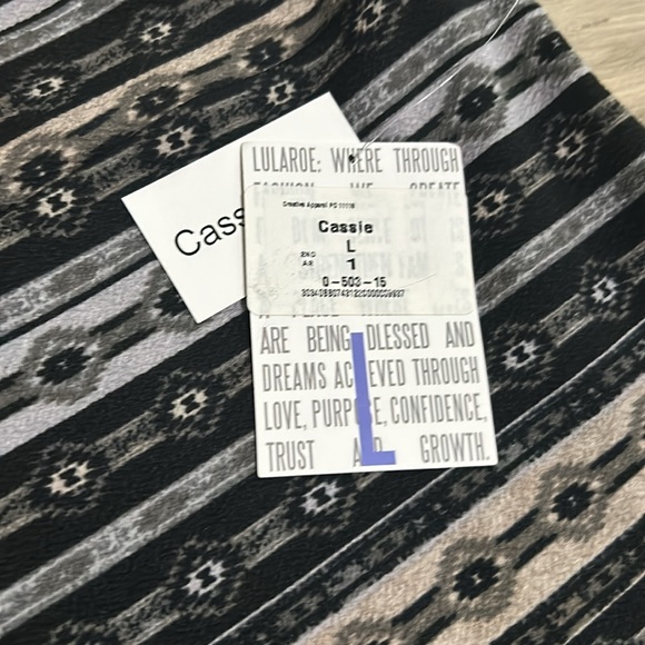 Lularoe Cassie large 🆕 - Picture 2 of 2